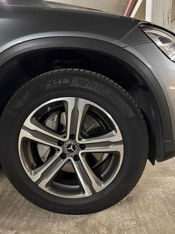 Gebraucht Mercedes GLC200 197 PS (144 kW) 2019 Grau SUV