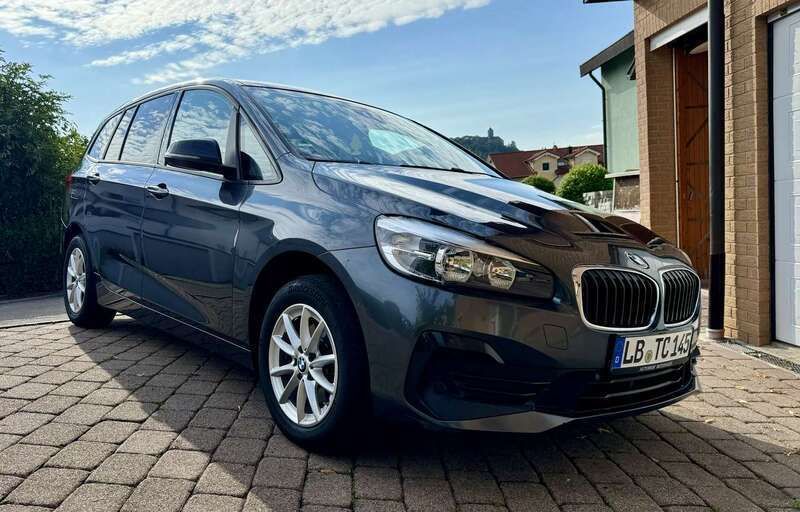 Grau Gebraucht 2018 BMW 216 Advantage Van / Kleinbus | 12.200 € (Fairer Preis) - Bild 1/4