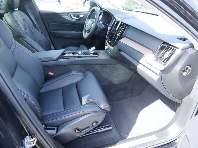 Gebraucht Volvo XC60 R-Design 408 PS (300 kW) 2023 Schwarz (metallic) SUV
