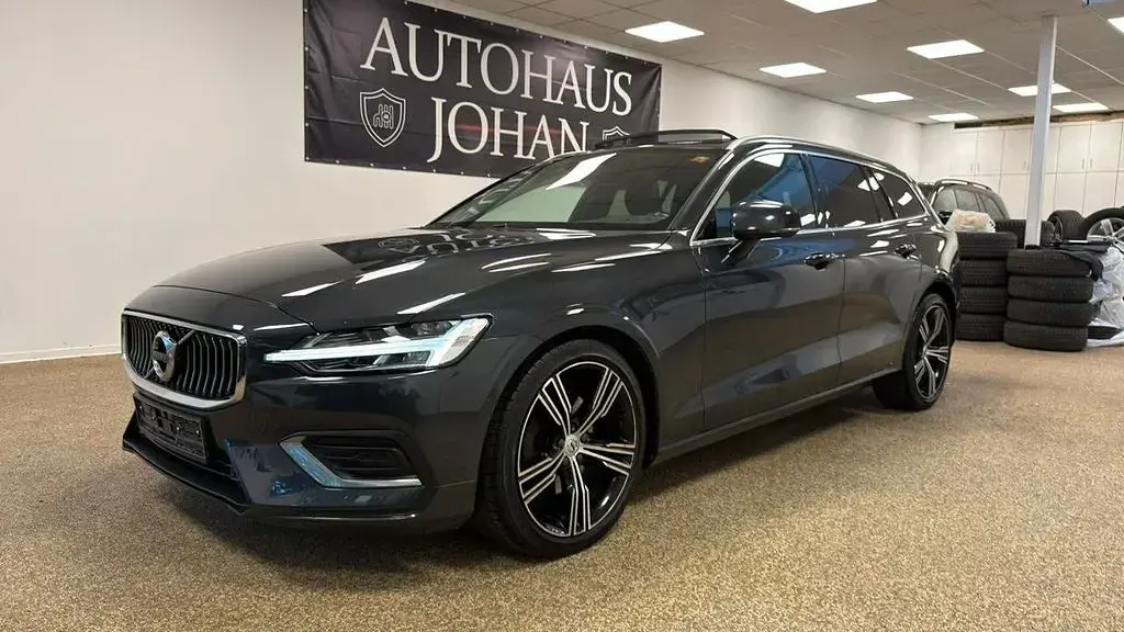 Gebraucht Volvo V60 Inscription 190 PS (139 kW) 2021 Grau Kombi