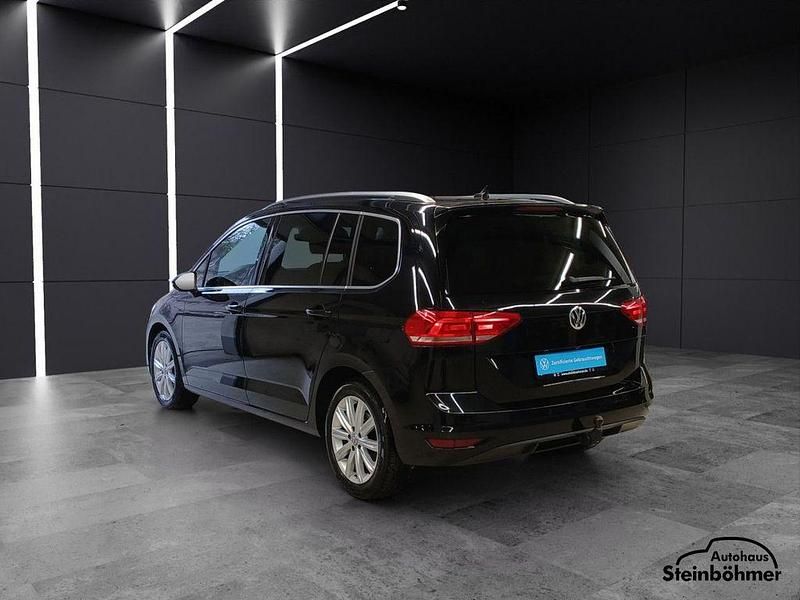 Gebraucht VW Touran Highline 150 PS (110 kW) 2020 Deep black perleffekt (schwarz) Van / Kleinbus