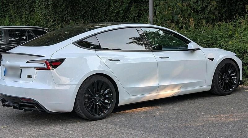 Weiß Gebraucht 2024 Tesla Model 3 Limousine | 42.475 € (Fairer Preis) - Bild 1/4