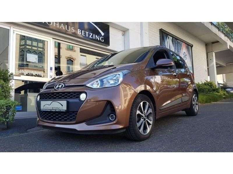 Gebraucht Hyundai i10 87 PS (63 kW) 2017 Braun Kleinwagen