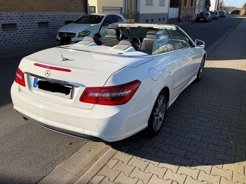 Gebraucht Mercedes E200 AMG 184 PS (135 kW) 2013 Weiß Cabrio