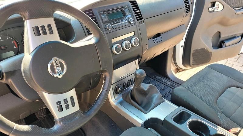 Gebraucht Nissan Navara SE 190 PS (139 kW) 2012 Weiß Pickup