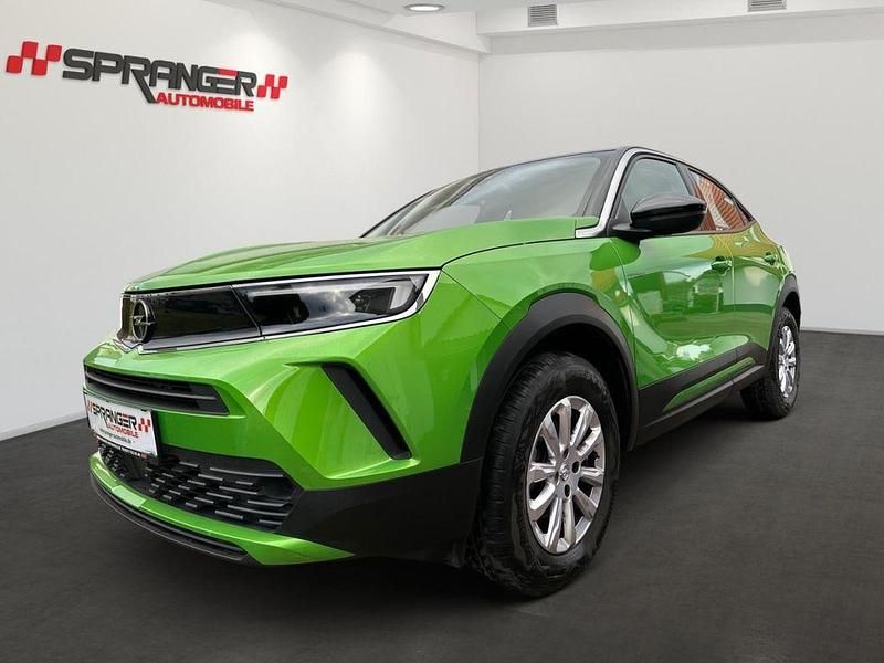 Matcha green/ikone gruen Gebraucht 2024 Opel Mokka Edition SUV | 21.900 € (Fairer Preis) - Bild 1/4