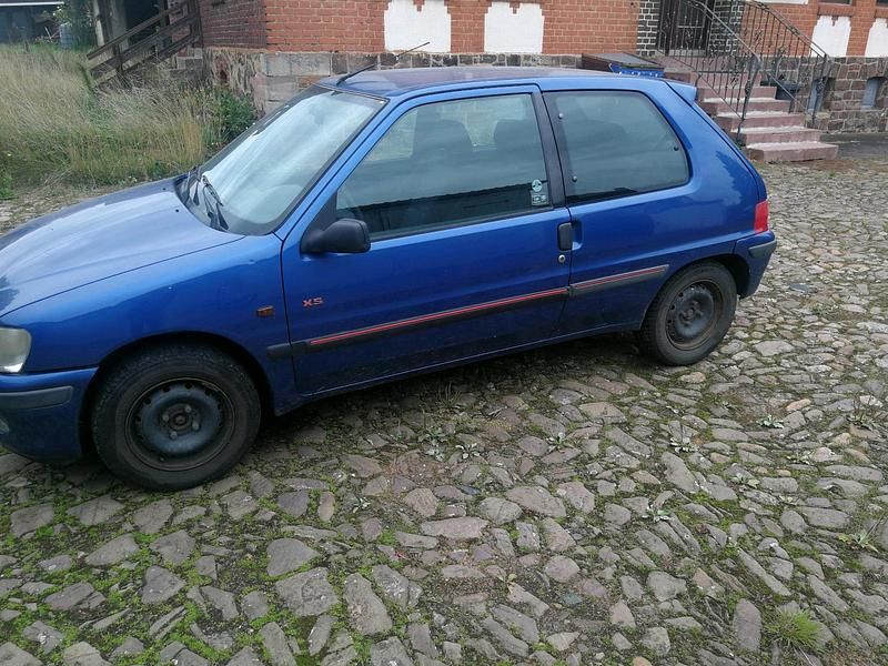 Blau Gebraucht 1997 Peugeot 106 Kleinwagen | 900 € (Superpreis) - Bild 1/4
