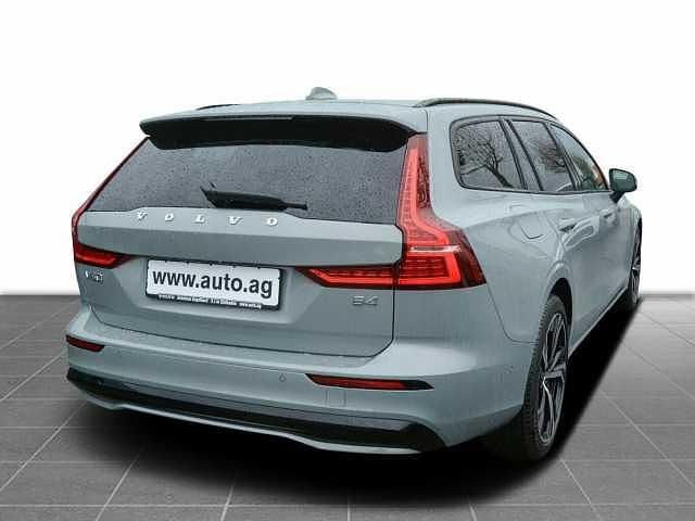 Gebraucht Volvo V60 145 PS (106 kW) 2024 Kombi