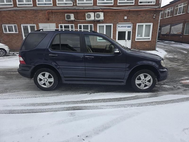 Gebraucht Mercedes ML270 163 PS (119 kW) 2005 Blau SUV