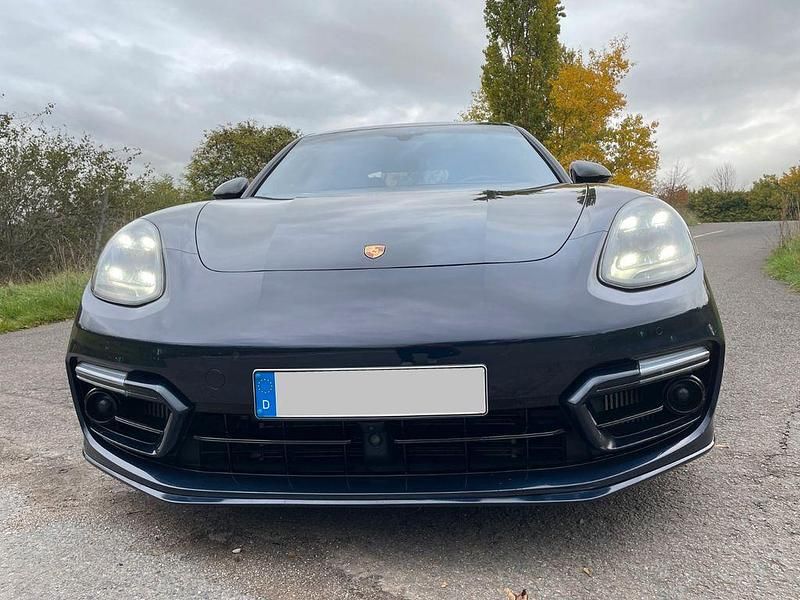 Blau Gebraucht 2020 Porsche Panamera Turbo S Limousine | 86.680 € (Fairer Preis) - Bild 1/4