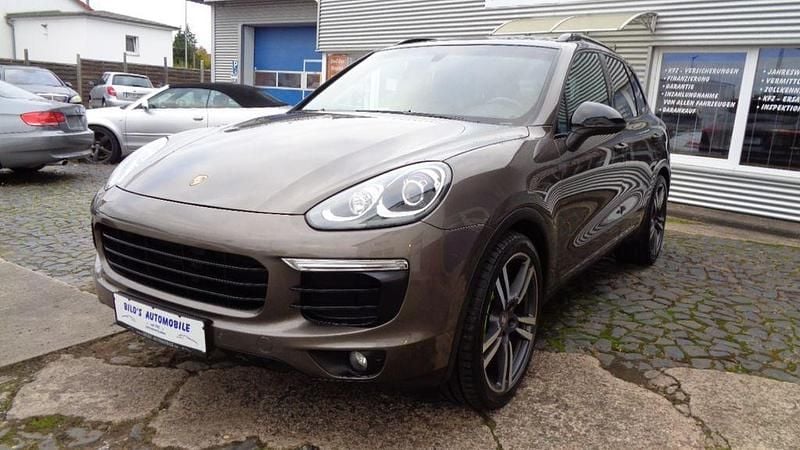 Braun Gebraucht 2015 Porsche Cayenne S E-Hybrid SUV | 23.750 € (Fairer Preis) - Bild 1/4
