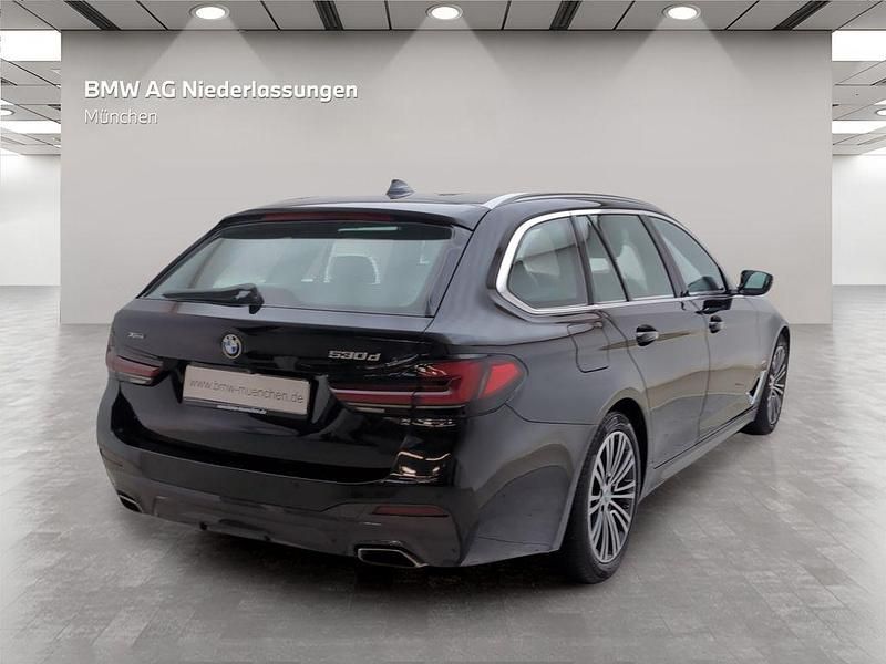 Gebraucht BMW 530 Performance 286 PS (210 kW) 2022 Schwarz Kombi