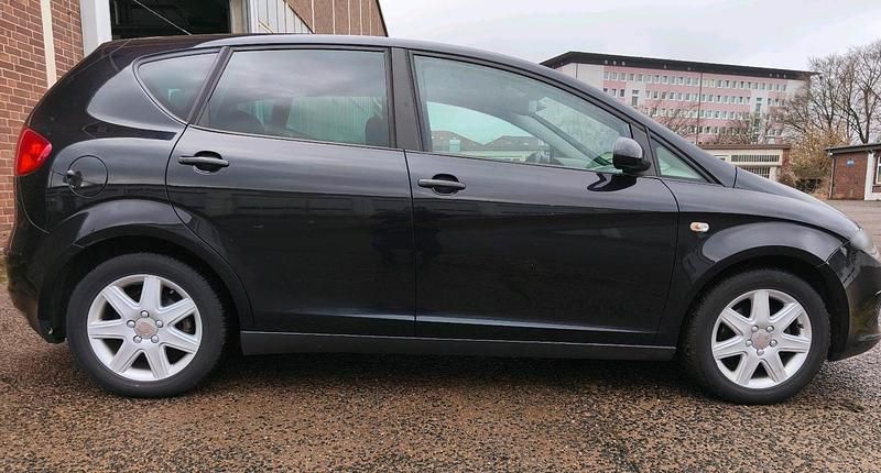 Gebraucht Seat Altea 105 PS (77 kW) 2009 Schwarz Limousine