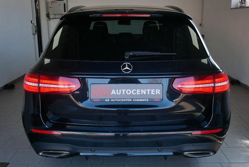 Gebraucht Mercedes E200 AMG 184 PS (135 kW) 2018 Schwarz Limousine