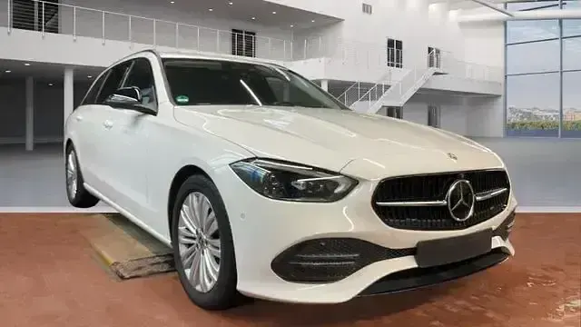 Gebraucht Mercedes C220 Night 220 PS (161 kW) 2023 Weiß Limousine