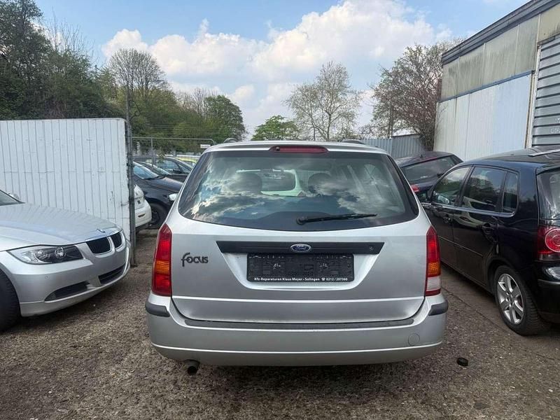 Second-hand Ford Focus Ghia 101 CP (74 kW) 2003 Argintiu Break