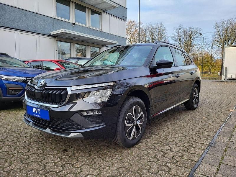 Neu Skoda Kamiq Selection 95 PS (69 kW) 2025 Black magic perleffekt SUV