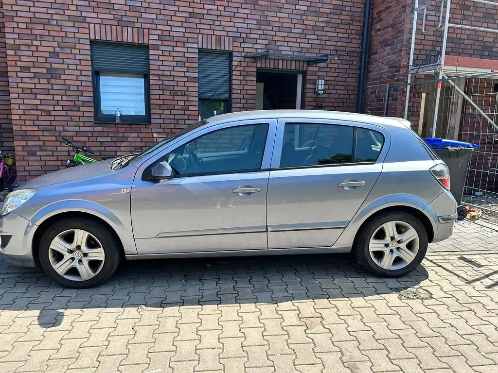 Gebraucht Opel Astra Edition 90 PS (66 kW) 2009 Grau Limousine
