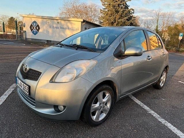 Silber Gebraucht 2007 Toyota Yaris Executive Kleinwagen | 4.490 € (Fairer Preis) - Bild 1/4