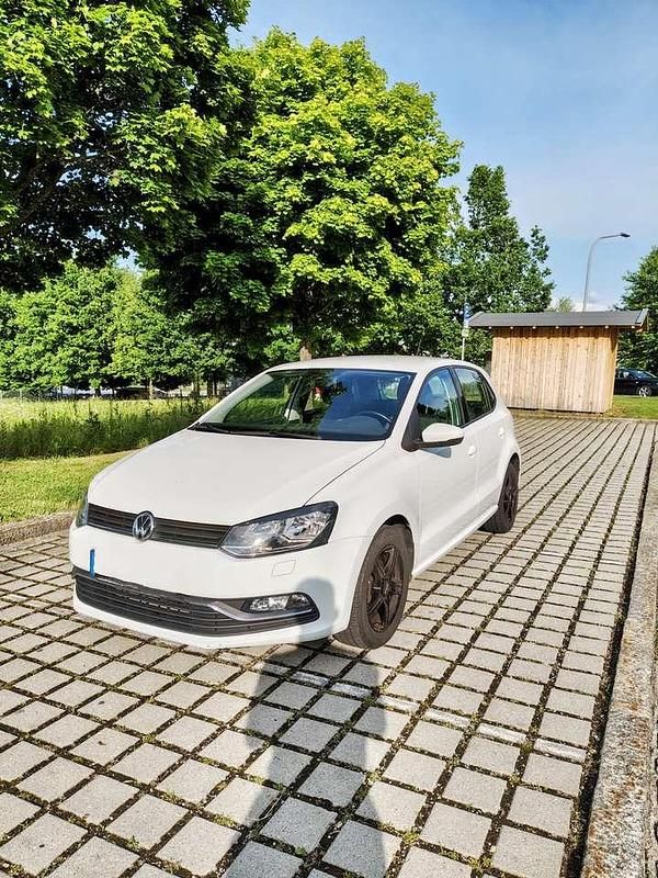 Weiß Gebraucht 2016 VW Polo Comfortline Limousine | 8.600 € (Guter Preis) - Bild 1/4