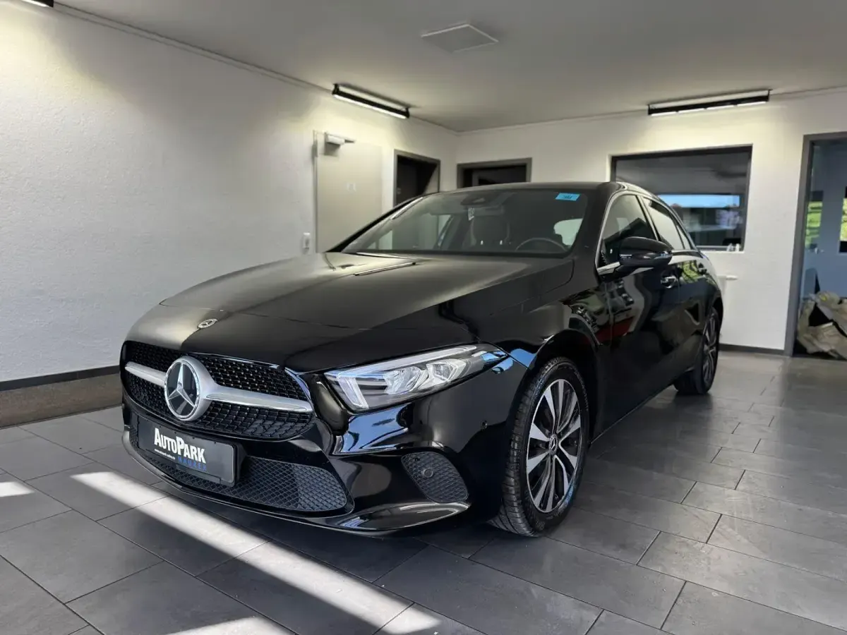 Gebraucht Mercedes A180 Progressive 116 PS (85 kW) 2023 Nachtschwarz  unilack Kleinwagen