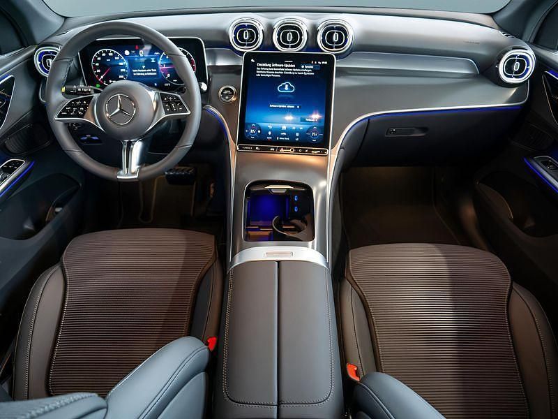 Gebraucht Mercedes GLC200 163 PS (119 kW) 2026 Schwarz SUV