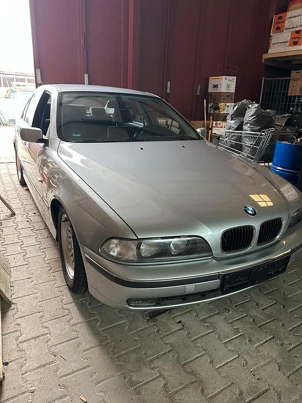Gebraucht BMW 528 193 PS (141 kW) 1997 Silber Limousine