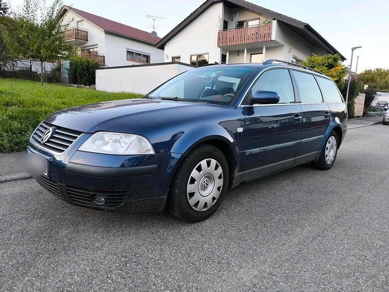 Blau Gebraucht 2002 VW Passat Kombi | 800 € (Superpreis) - Bild 1/4