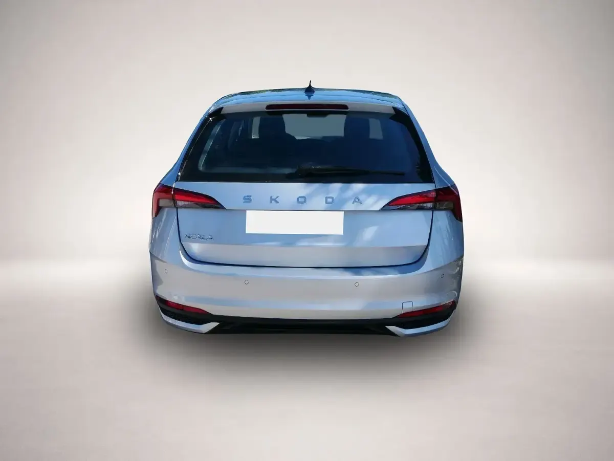 Neu Skoda Scala Selection 150 PS (110 kW) 2026 Silber Kleinwagen