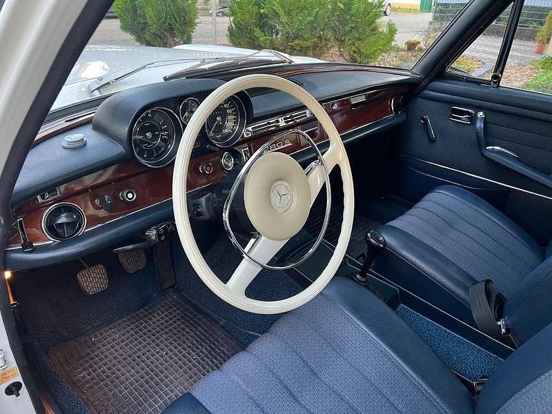 Gebraucht Mercedes 280 140 PS (102 kW) 1972 Weiß Limousine