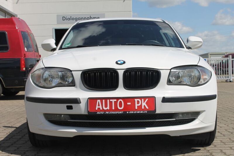 Weiß Gebraucht 2010 BMW 116 Advantage Kleinwagen | 2.900 € (Guter Preis) - Bild 1/4