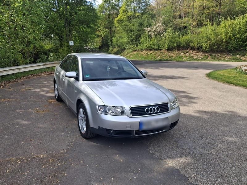 Second-hand Audi A4 2001 Argintiu Berlinǎ