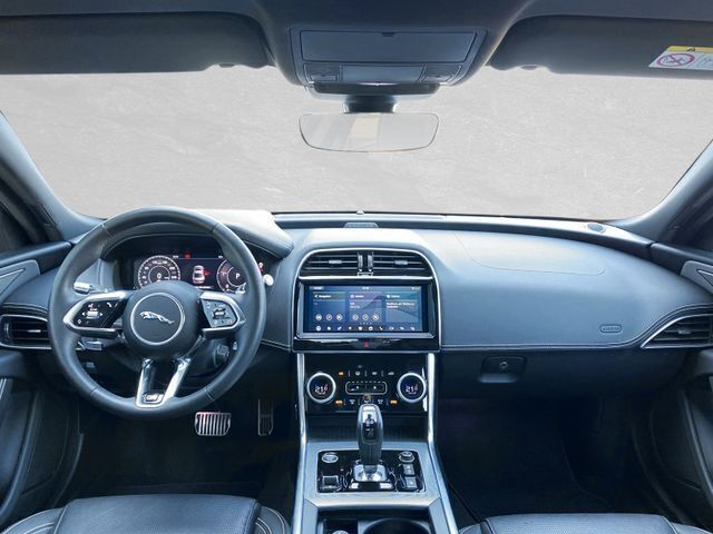 Gebraucht Jaguar XE R-Dynamic 179 PS (131 kW) 2020 Narvik black Limousine