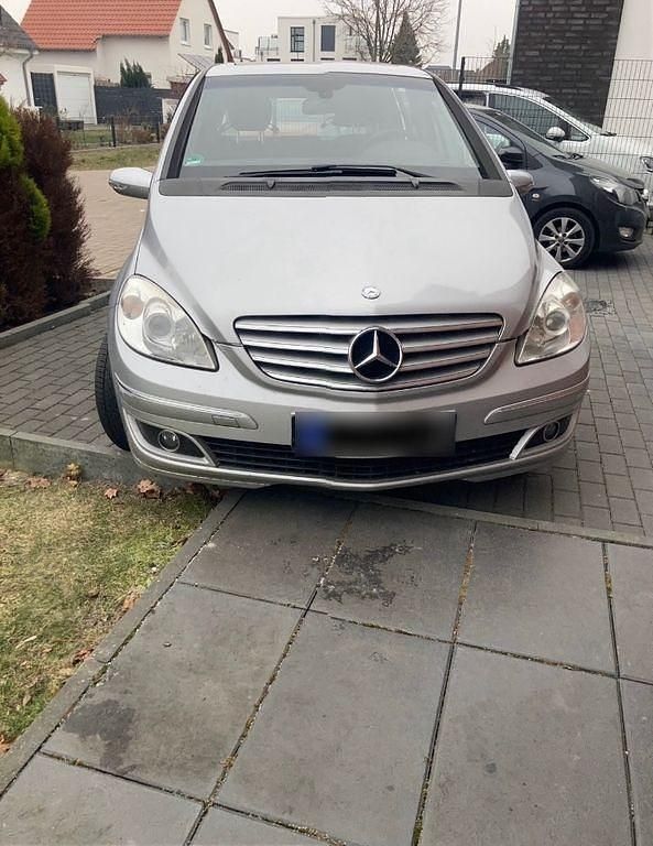 Gebraucht Mercedes B180 109 PS (80 kW) 2006 Silber Van / Kleinbus