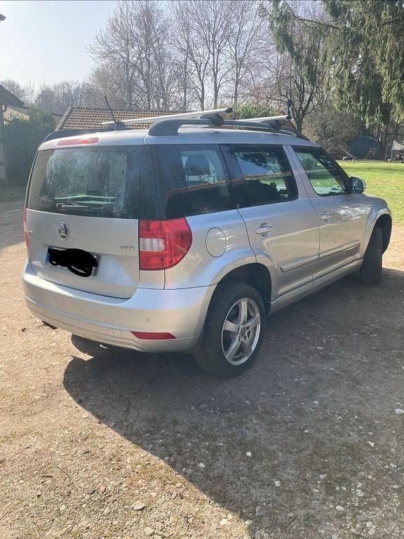 Gebraucht Skoda Yeti Ambition 122 PS (89 kW) 2014 Silber SUV