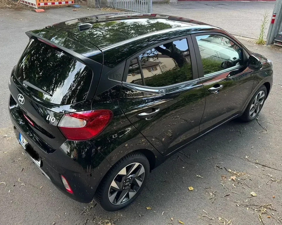 Gebraucht Hyundai i10 63 PS (46 kW) 2024 Schwarz Kleinwagen
