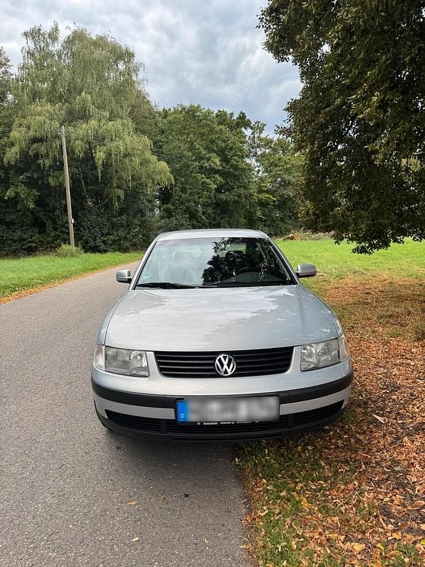 Silber Gebraucht 1998 VW Passat Limousine | 700 € (Guter Preis) - Bild 1/4