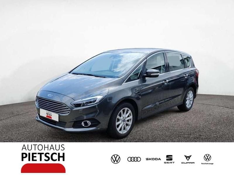 Metallic) (grau Gebraucht 2017 Ford S-MAX Titanium Van / Kleinbus | 21.990 € (Fairer Preis) - Bild 1/4