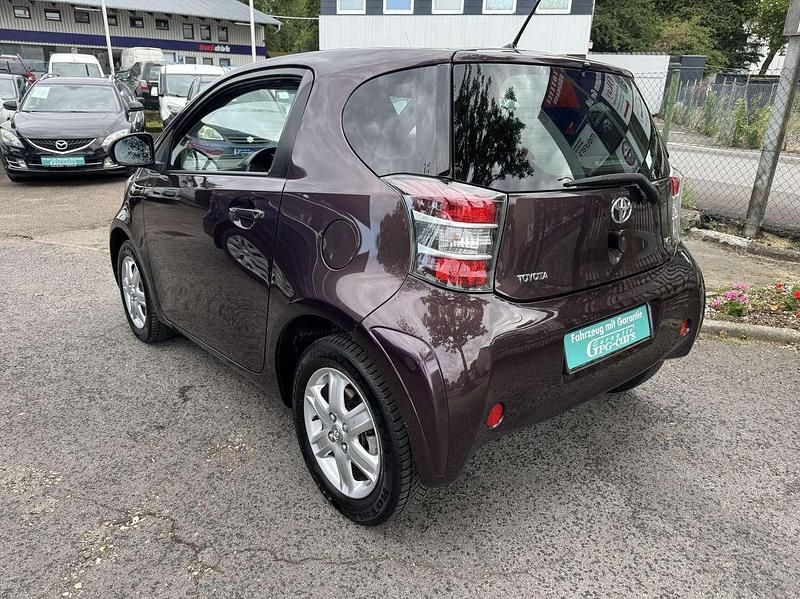 Gebraucht Toyota iQ Basis 68 PS (50 kW) 2009 Deep amethyst Kleinwagen