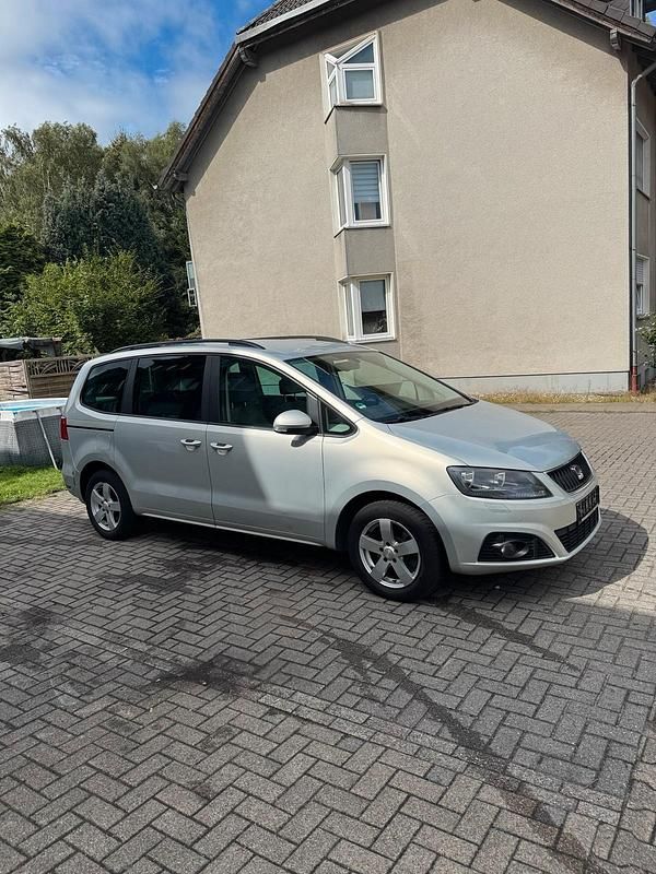 Grau Gebraucht 2014 Seat Alhambra Van / Kleinbus | 10.500 € (Guter Preis) - Bild 1/4