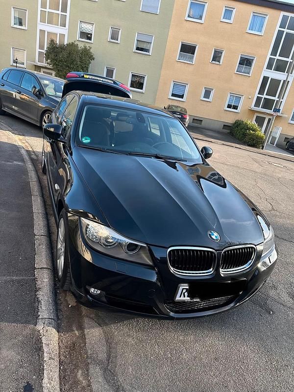 Gebraucht BMW 320 177 PS (130 kW) 2009 Schwarz Limousine