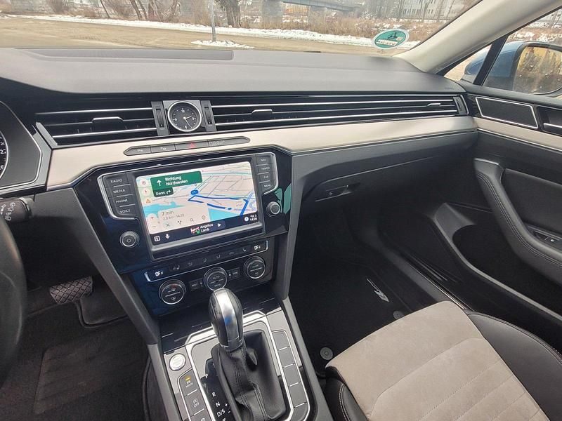 Gebraucht VW Passat Highline 190 PS (139 kW) 2015 Blau Kombi