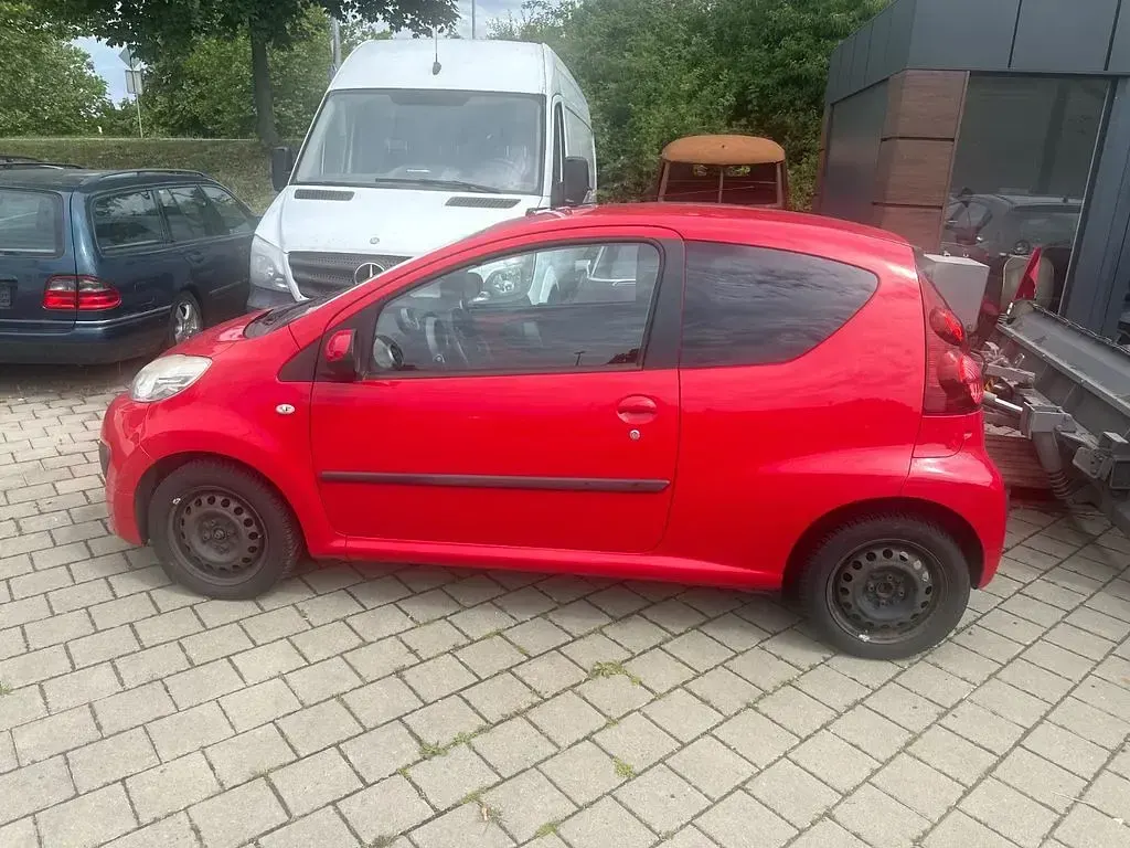 Gebraucht Peugeot 107 Active 68 PS (50 kW) 2013 Rot Kleinwagen
