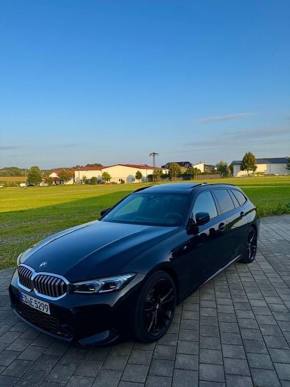 Schwarz Gebraucht 2024 BMW 320 M Sport Limousine | 38.750 € (Guter Preis) - Bild 1/4
