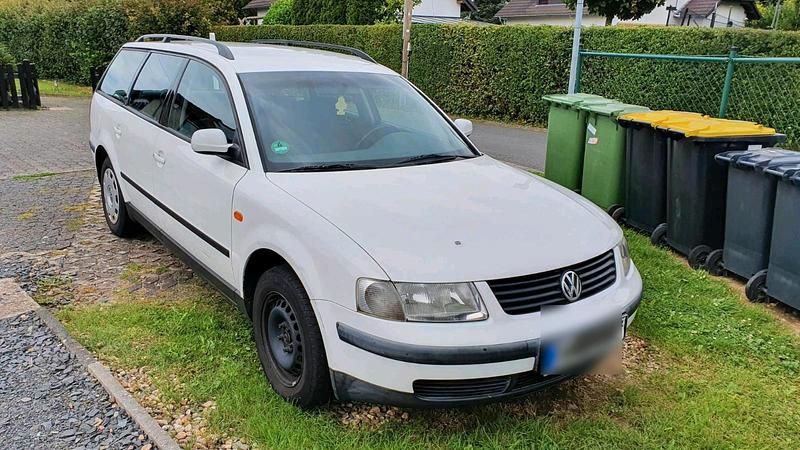 Weiß Gebraucht 1997 VW Passat Kombi | 590 € (Fairer Preis) - Bild 1/4