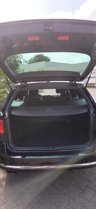 Gebraucht VW Passat Highline 140 PS (102 kW) 2014 Schwarz Kombi