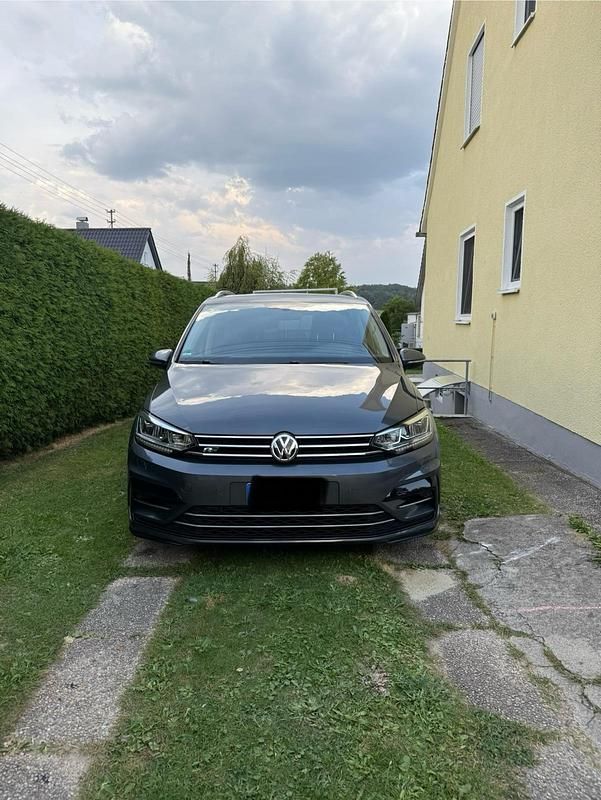 Andere farben Gebraucht 2018 VW Touran R-line Van / Kleinbus | 18.700 € - Bild 1/4