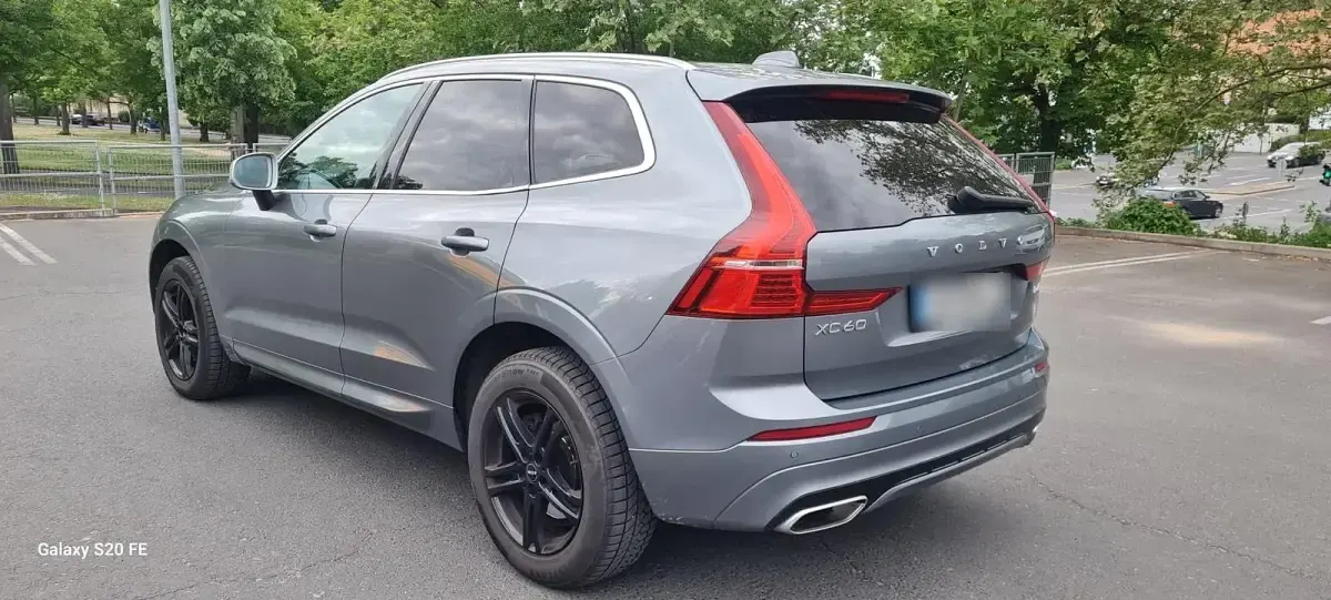 Second-hand Volvo XC60 R-Design 197 CP (144 kW) 2019 Gri SUV