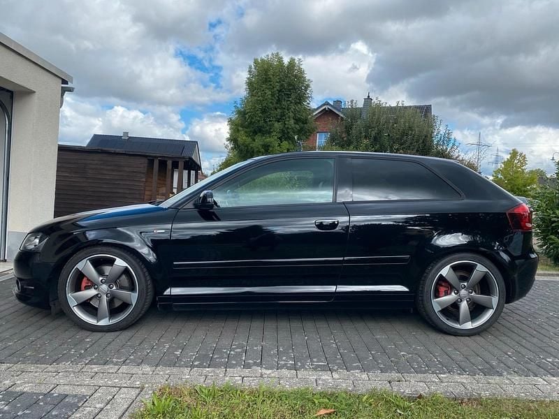 Schwarz Gebraucht 2011 Audi A3 Comfort Limousine | 7.900 € (Fairer Preis) - Bild 1/4