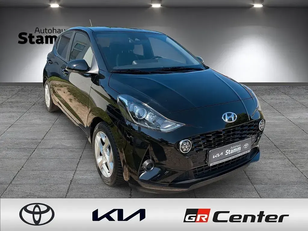 Gebraucht Hyundai i10 GO! 67 PS (49 kW) 2023 Schwarz Kleinwagen